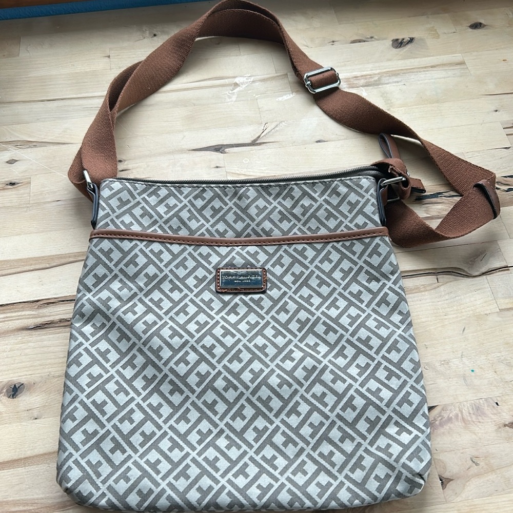 Tommy Hilfiger crossbody bag like new
